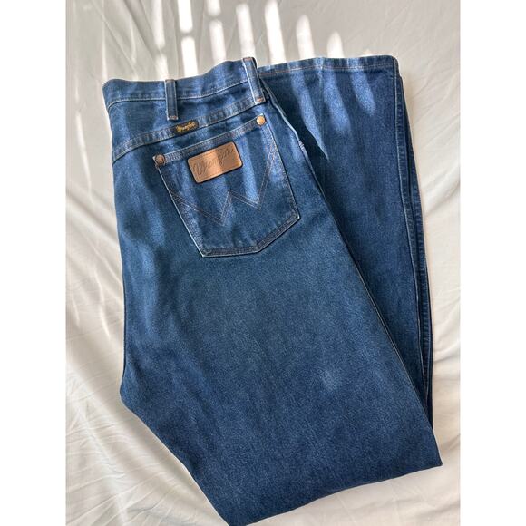 Vintage Wrangler 13MWZ Made in USA Cowboy Cut Jeans 37x32 Indigo Blue